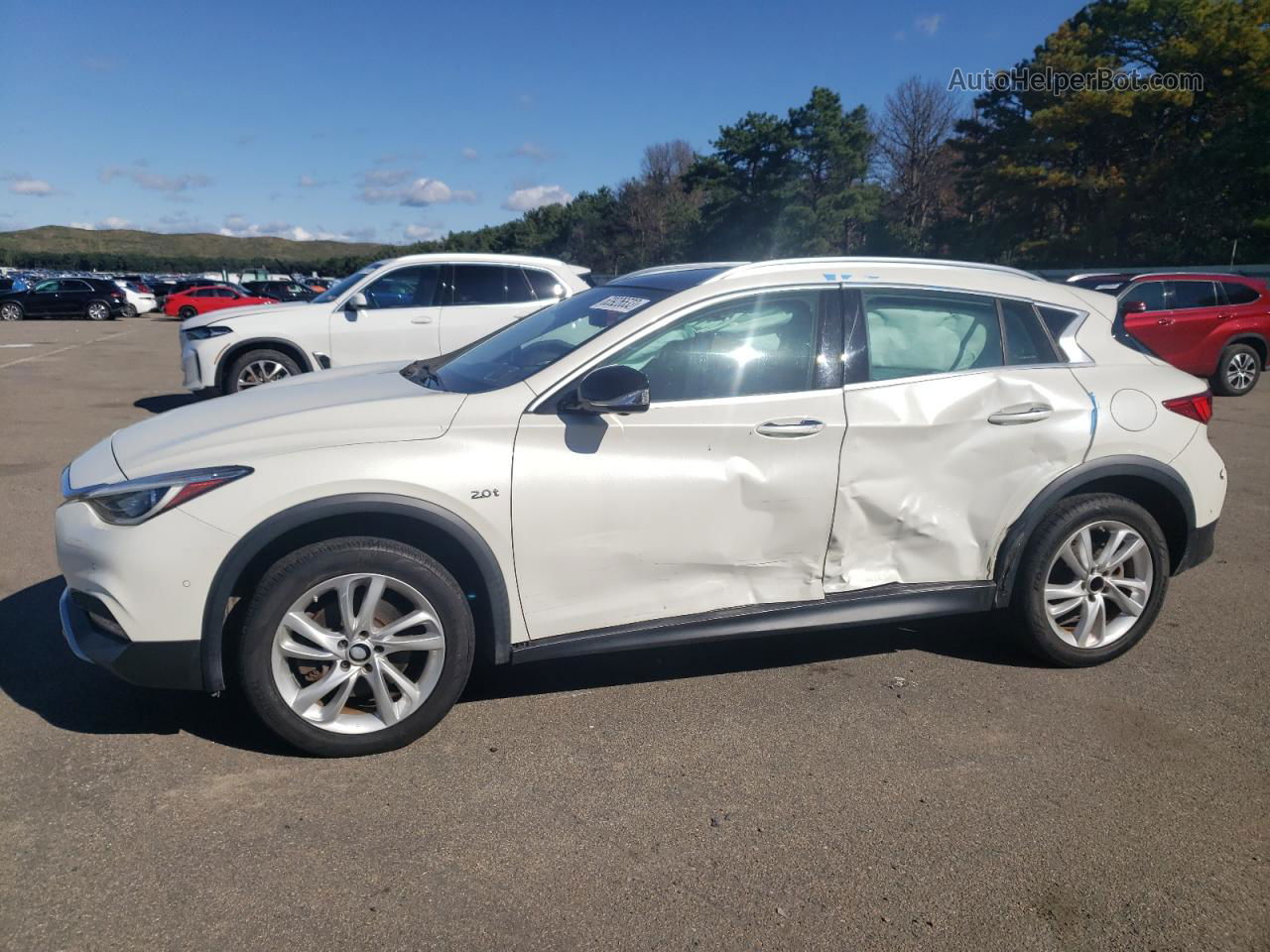 2018 Infiniti Qx30 Base White vin: SJKCH5CR0JA057918