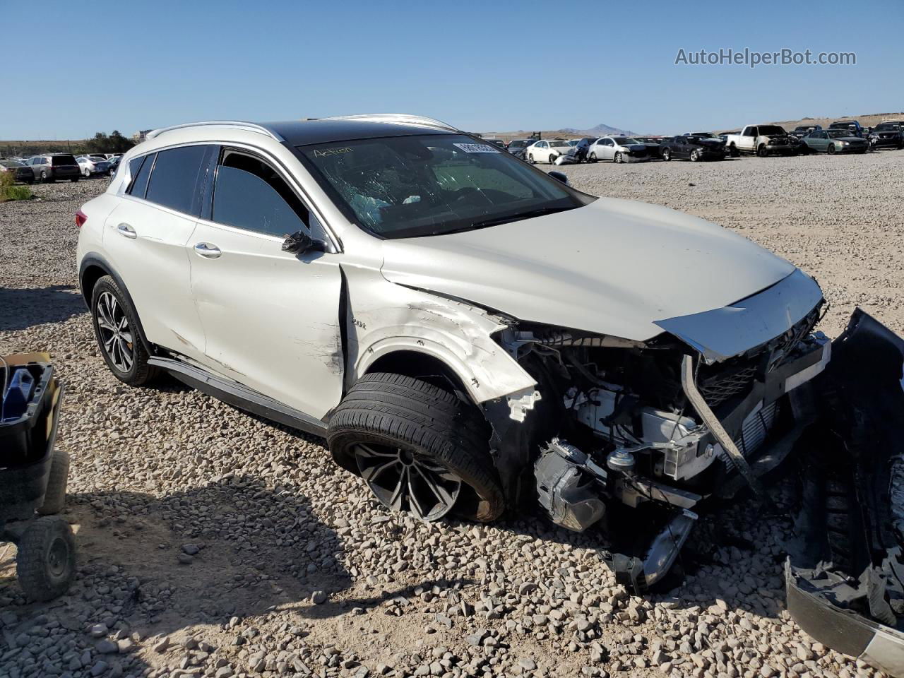 2018 Infiniti Qx30 Base Белый vin: SJKCH5CR2JA043115