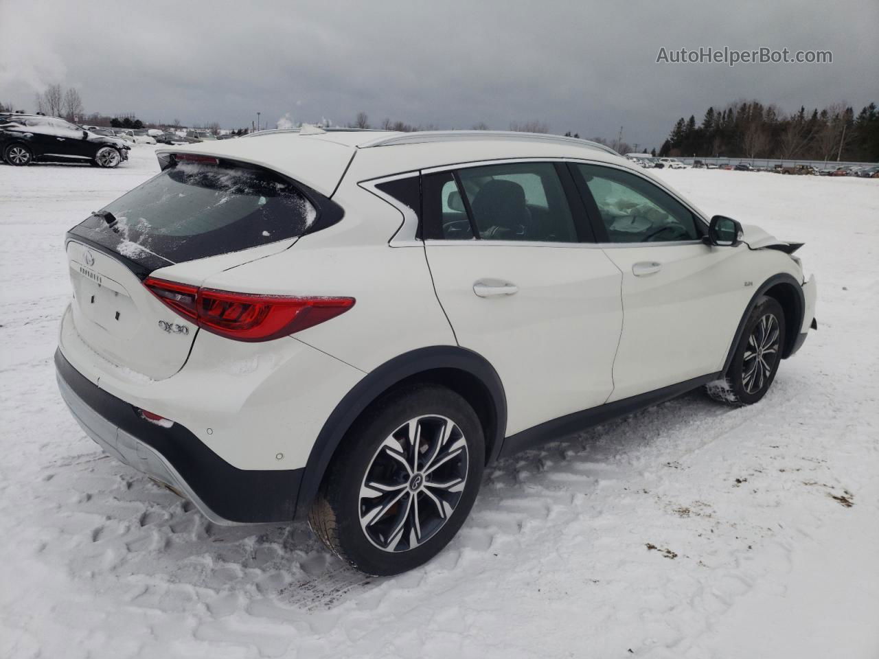 2018 Infiniti Qx30 Base White vin: SJKCH5CR3JA040871