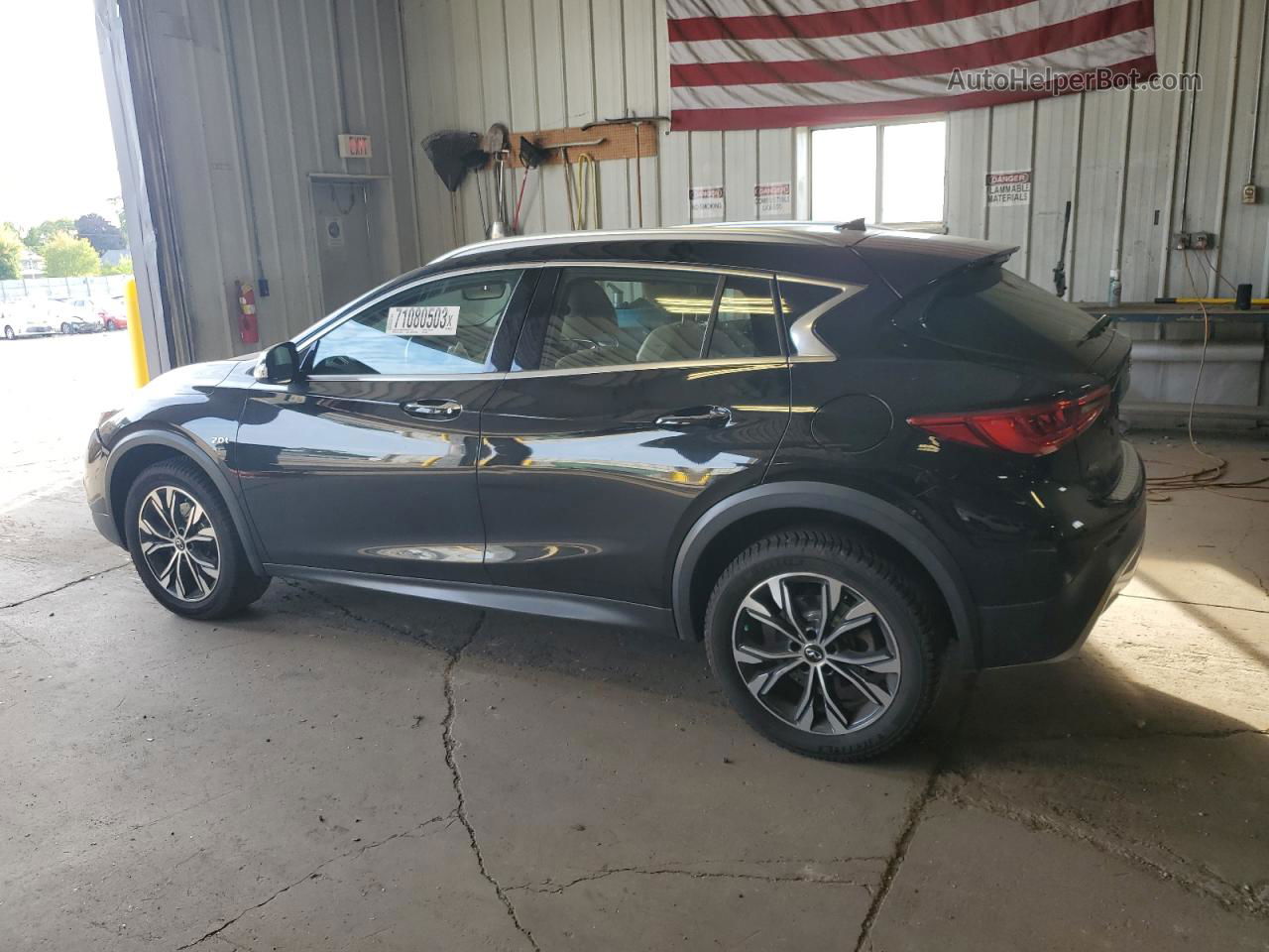 2018 Infiniti Qx30 Base Черный vin: SJKCH5CR4JA058246