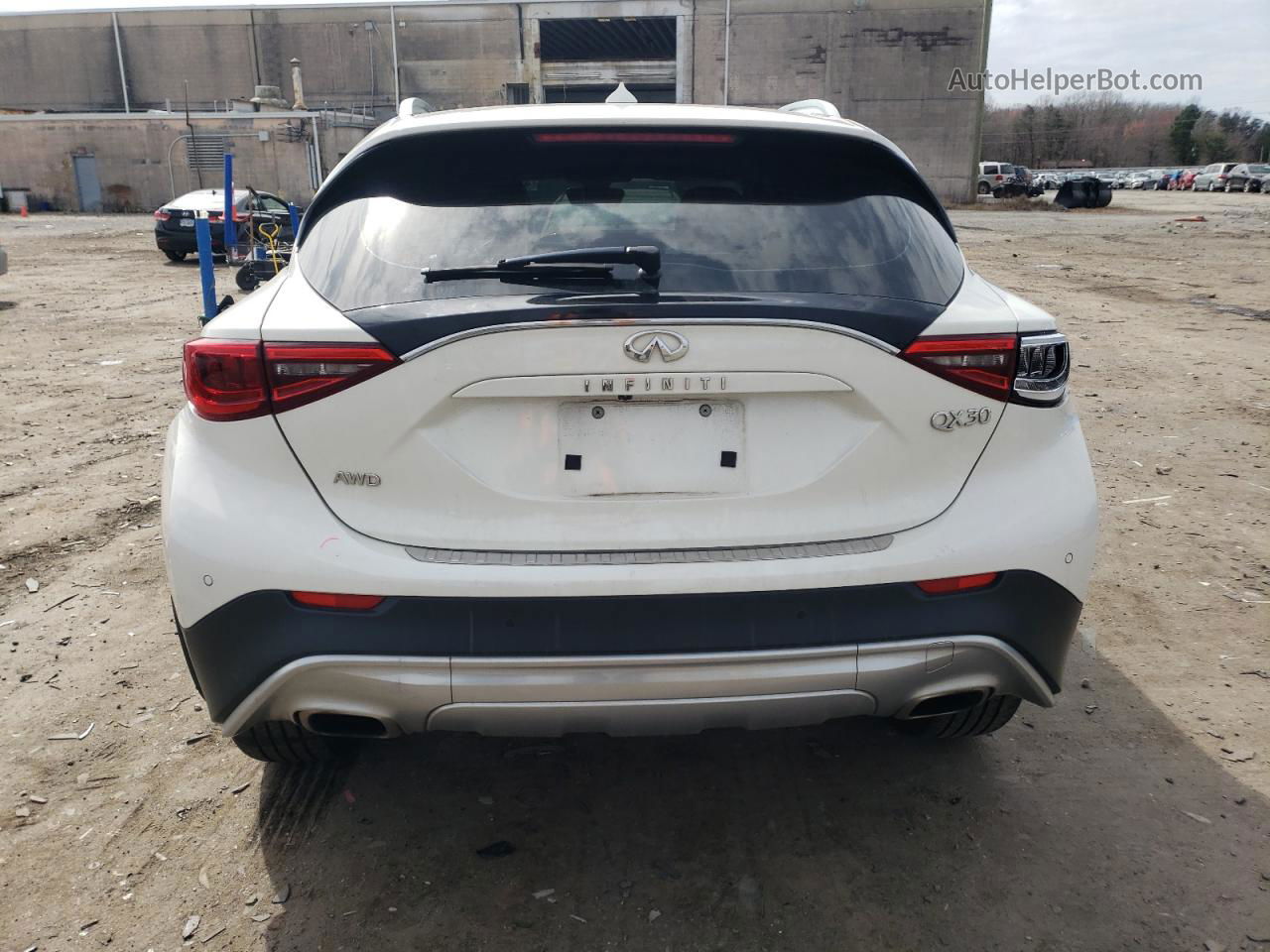 2018 Infiniti Qx30 Base White vin: SJKCH5CR5JA058384