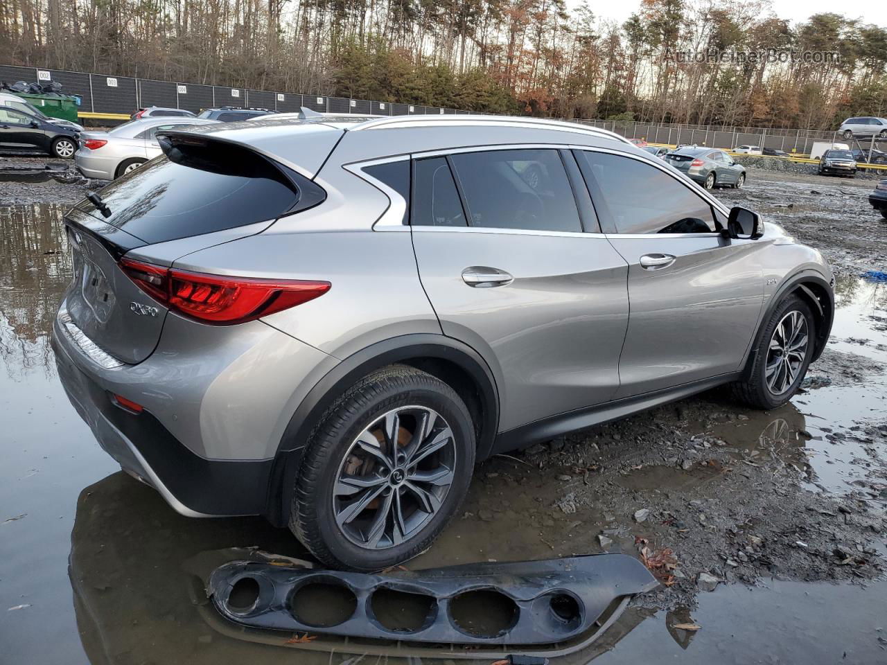 2018 Infiniti Qx30 Pure Silver vin: SJKCH5CR6JA002034