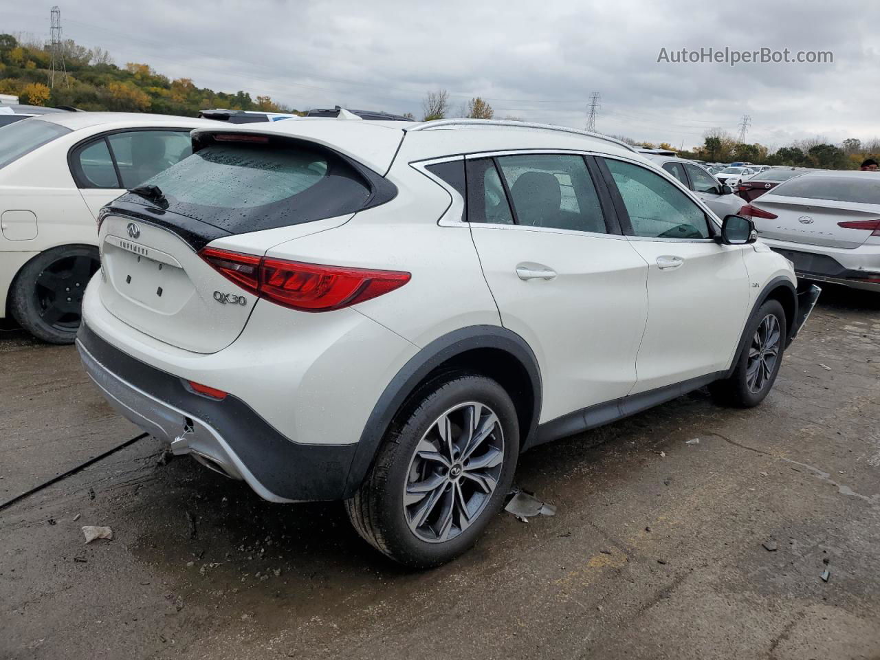 2018 Infiniti Qx30 Base White vin: SJKCH5CR7JA045457