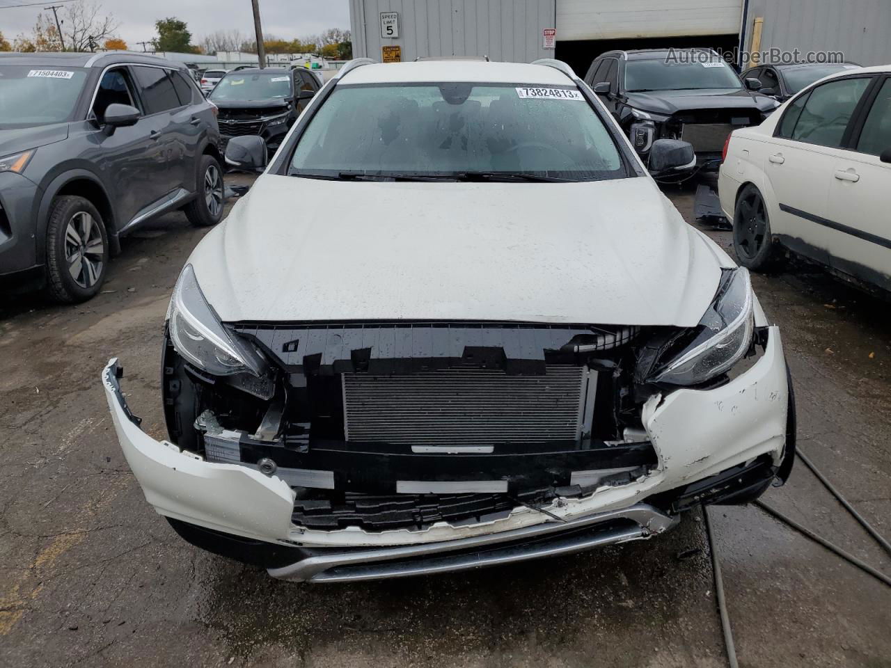 2018 Infiniti Qx30 Base White vin: SJKCH5CR7JA045457