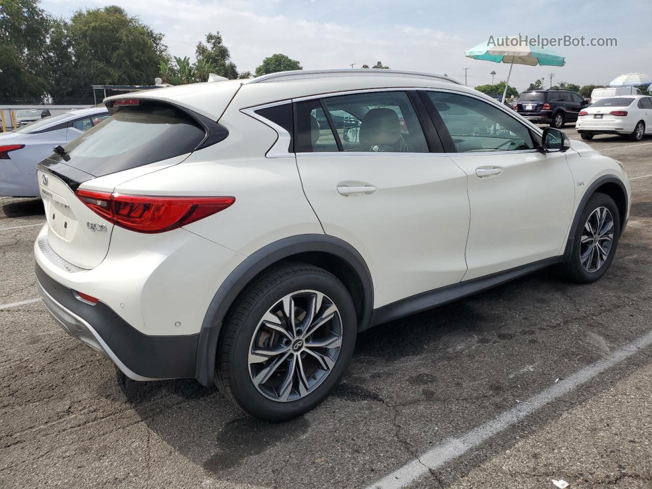 2018 Infiniti Qx30 Pure Белый vin: SJKCH5CR9JA002903