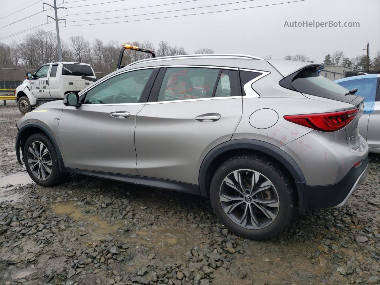 2018 Infiniti Qx30 Pure Silver vin: SJKCH5CR9JA003484