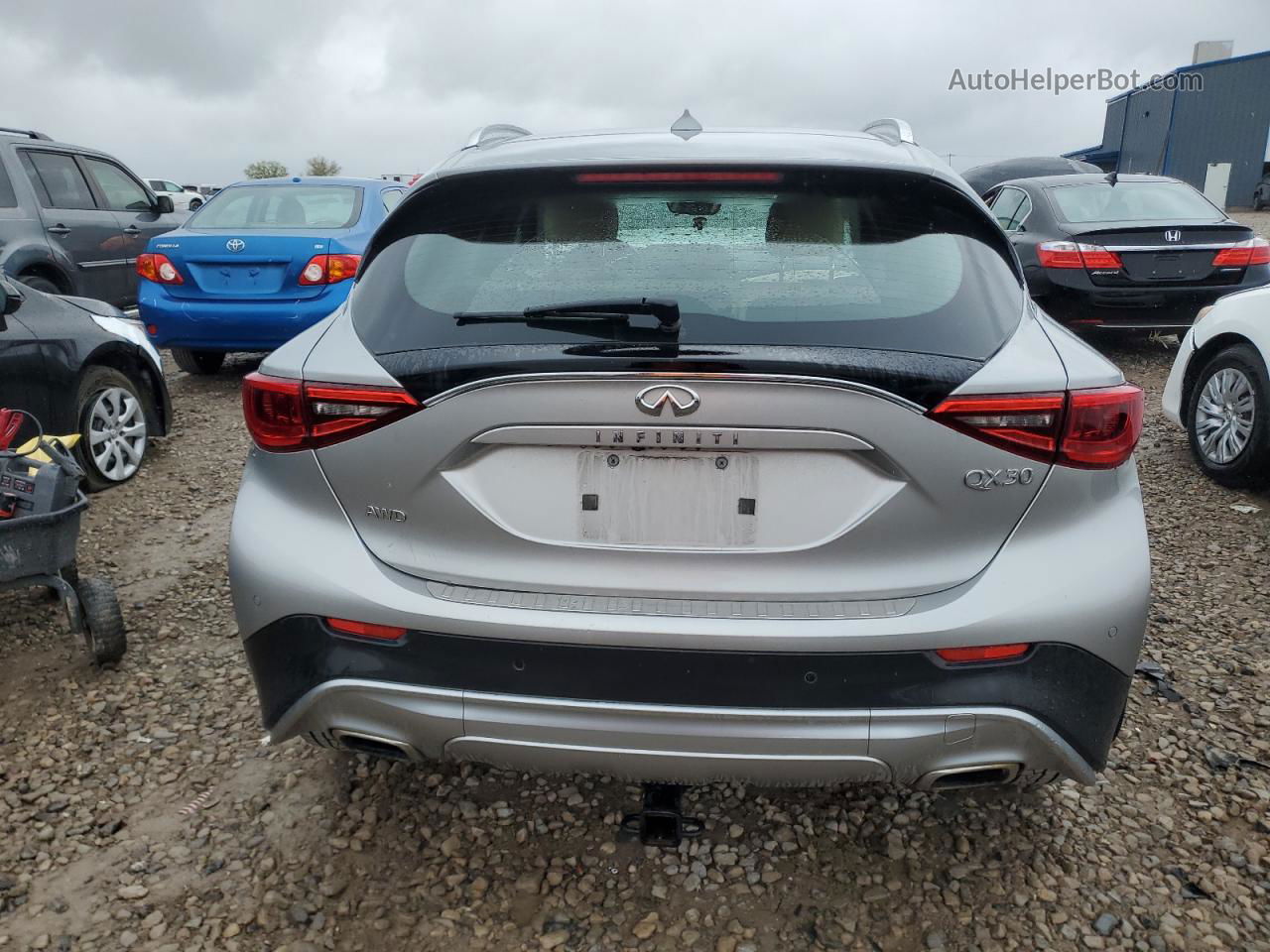 2018 Infiniti Qx30 Base Серебряный vin: SJKCH5CRXJA056114