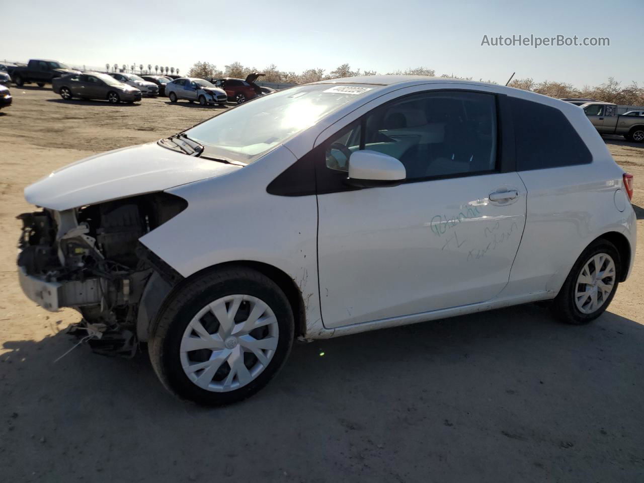 2018 Toyota Yaris L White vin: VNKJTUD31JA095596