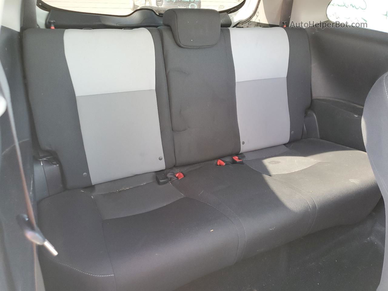 2018 Toyota Yaris L White vin: VNKJTUD31JA095596