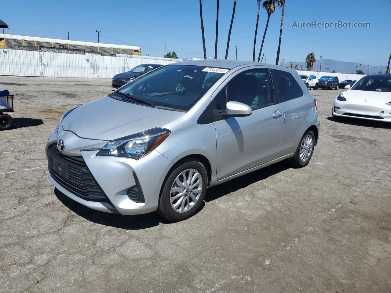 2018 Toyota Yaris L Silver vin: VNKJTUD37JA093206