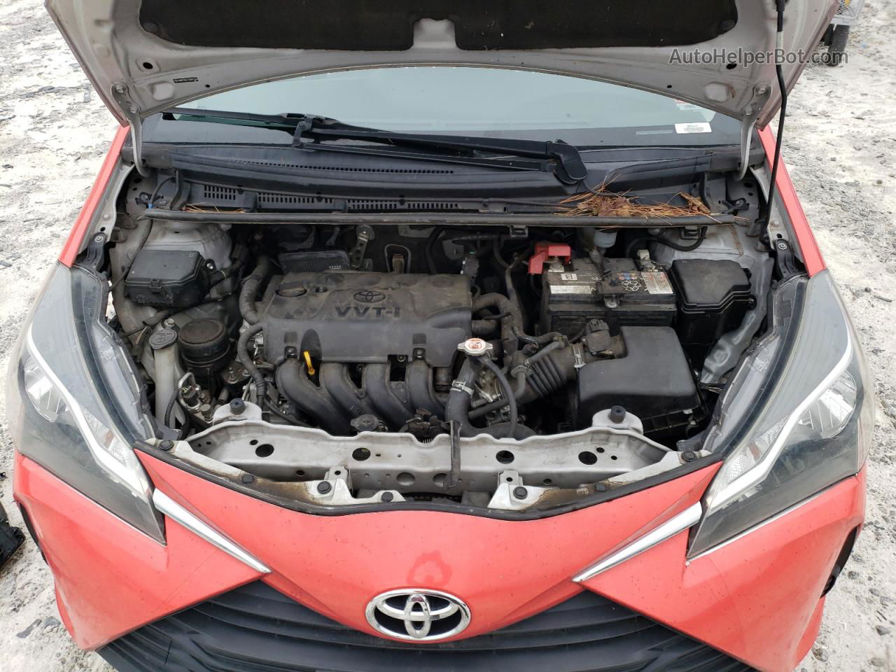 2018 Toyota Yaris L Red vin: VNKKTUD32JA093344