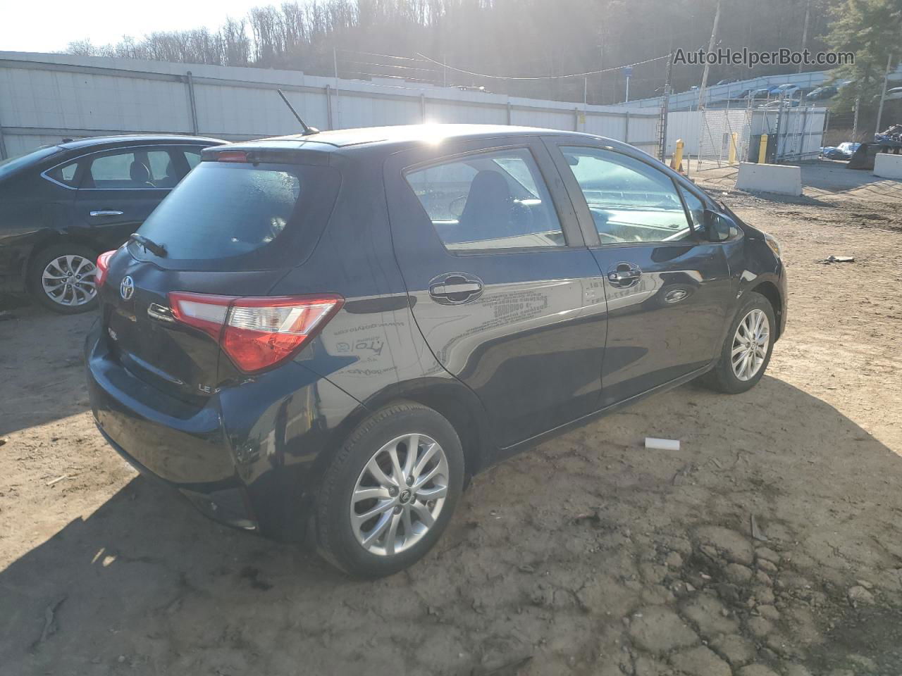 2018 Toyota Yaris L Черный vin: VNKKTUD3XJA092328