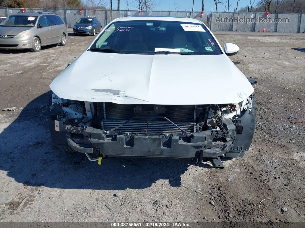 2018 Buick Regal Sportback Preferred Ii White vin: W04GM6SX5J1128336