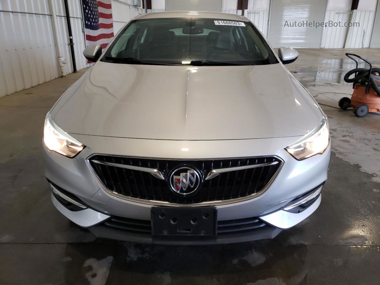 2018 Buick Regal Essence Серебряный vin: W04GP6SX2J1086506