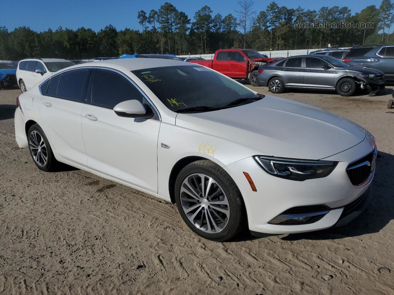 2018 Buick Regal Essence Белый vin: W04GP6SX2J1088580