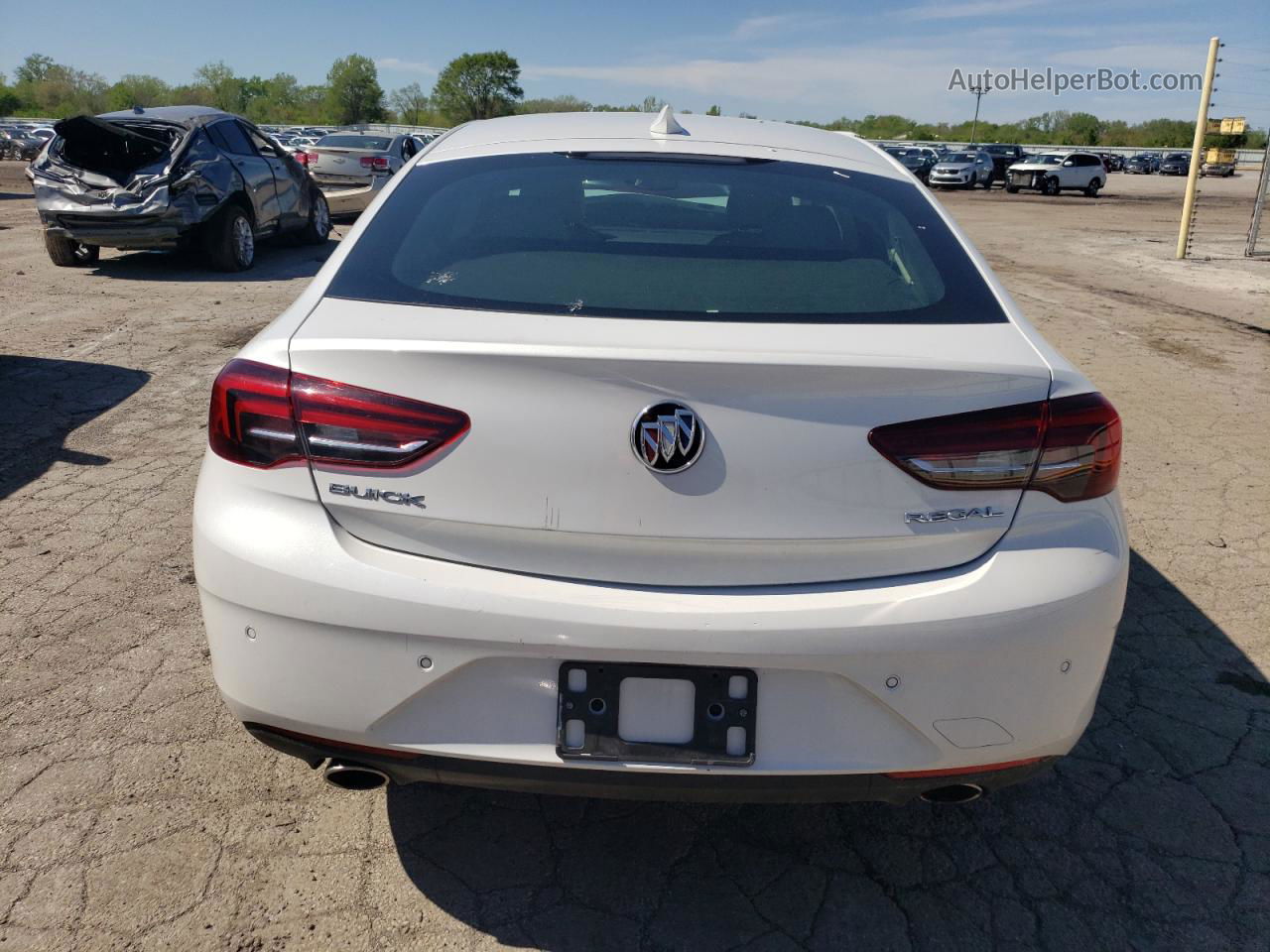 2018 Buick Regal Essence White vin: W04GP6SX3J1064725