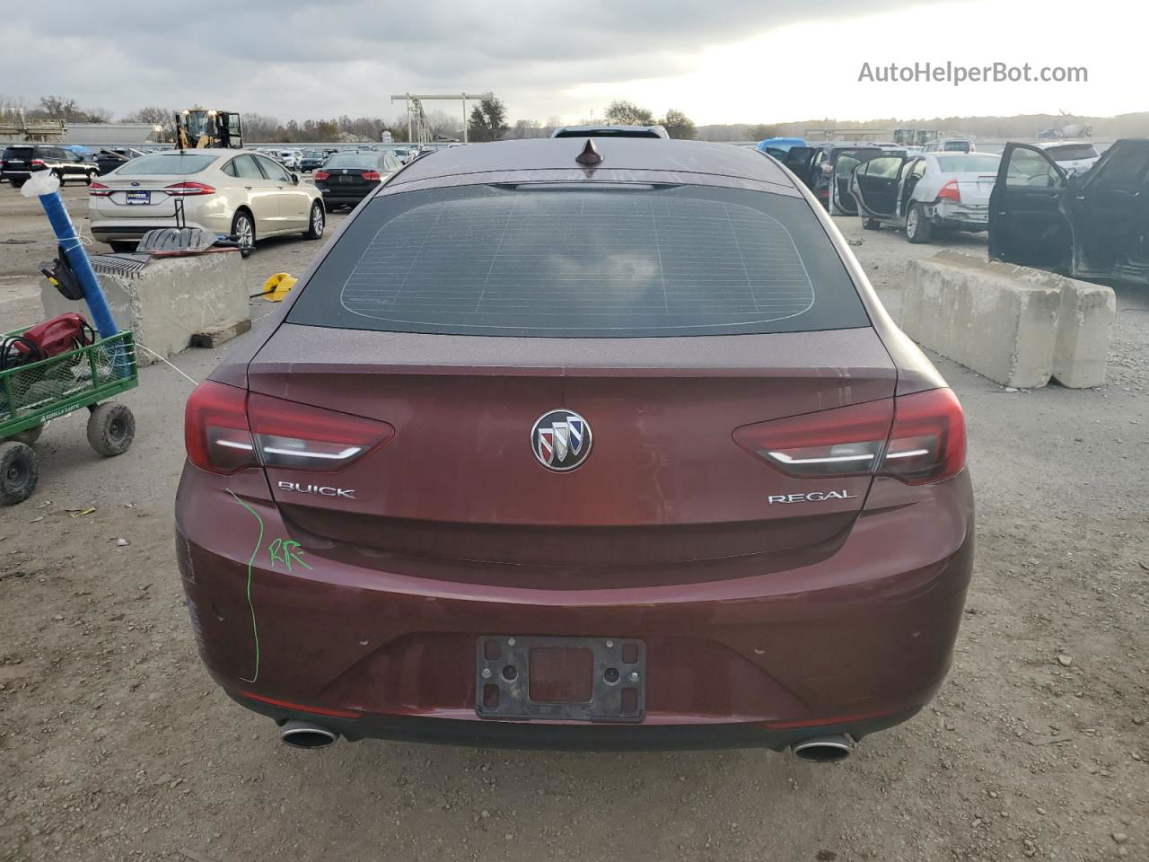 2018 Buick Regal Essence Burgundy vin: W04GP6SX3J1065096