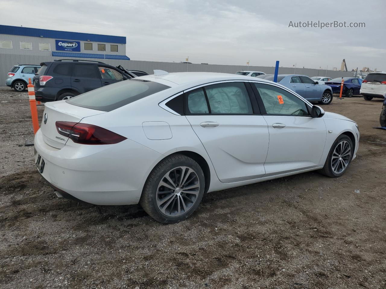 2018 Buick Regal Essence White vin: W04GP6SX4J1060036