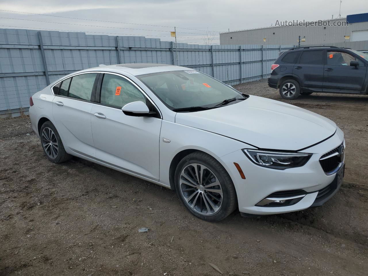 2018 Buick Regal Essence White vin: W04GP6SX4J1060036