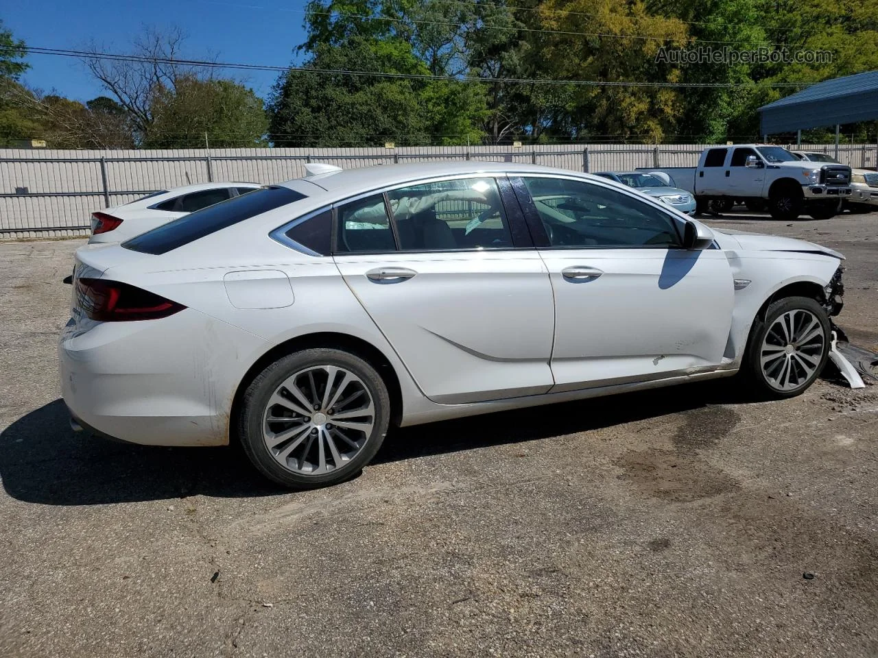 2018 Buick Regal Essence White vin: W04GP6SX5J1069179