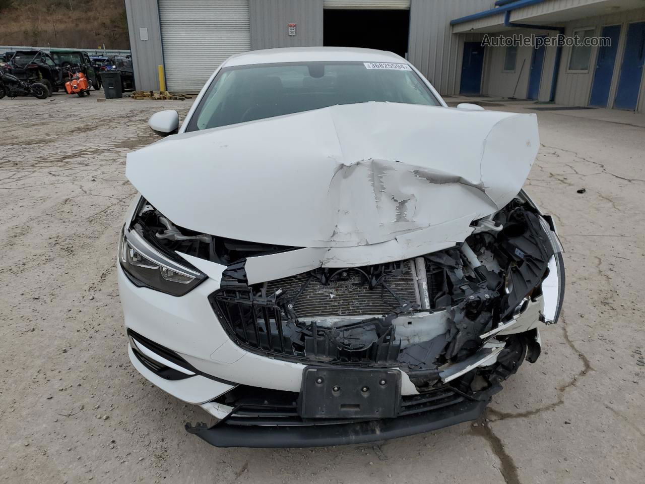 2018 Buick Regal Essence White vin: W04GP6SX5J1109471