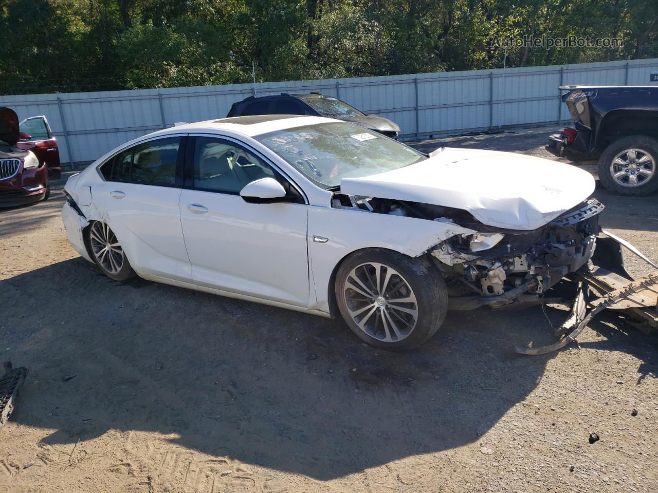 2018 Buick Regal Essence White vin: W04GP6SX6J1139661