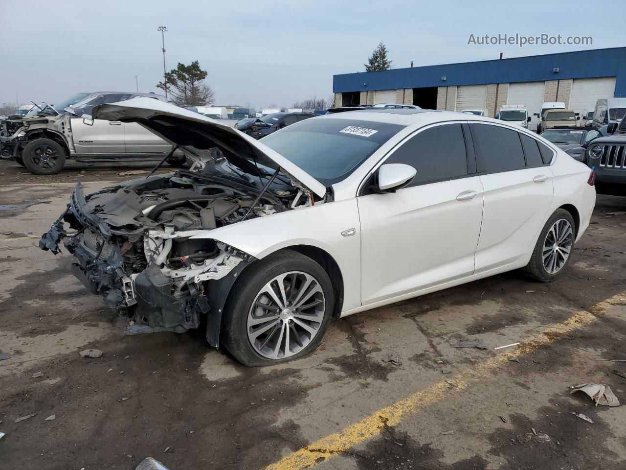 2018 Buick Regal Essence White vin: W04GP6SX7J1130192