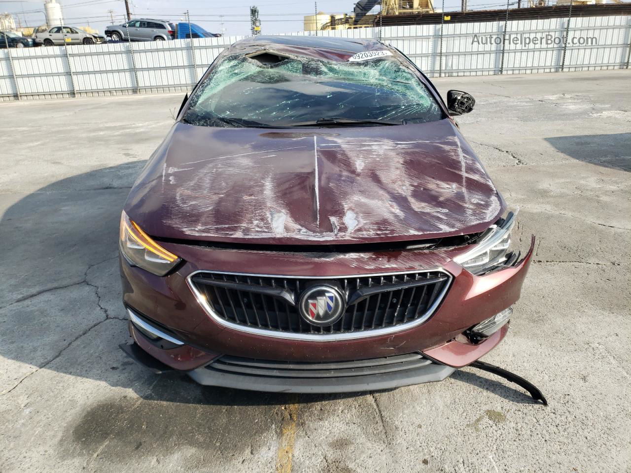 2018 Buick Regal Essence Burgundy vin: W04GP6SX8J1134221