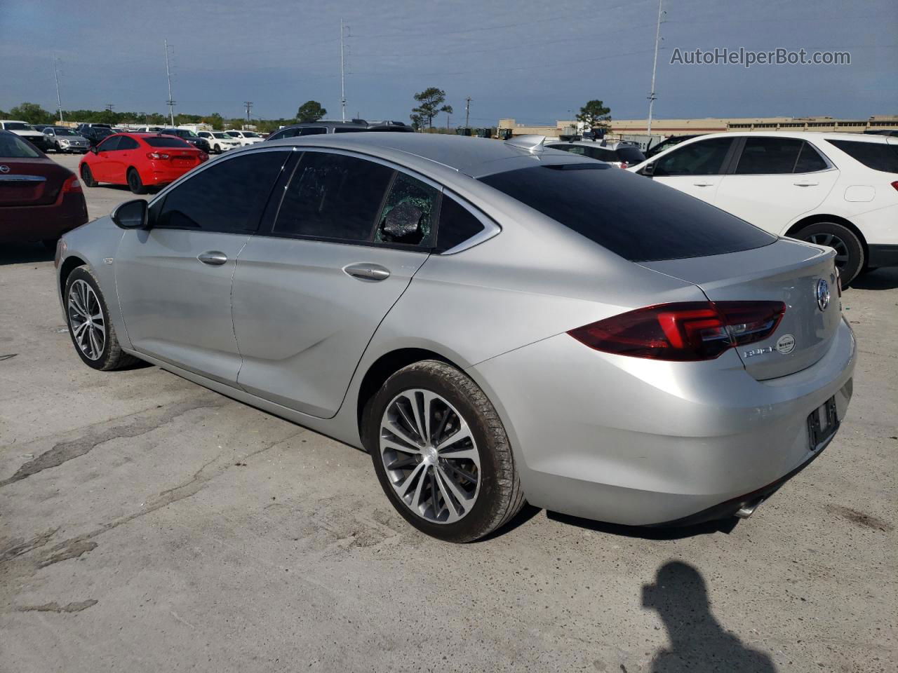 2018 Buick Regal Essence Серебряный vin: W04GP6SXXJ1121812