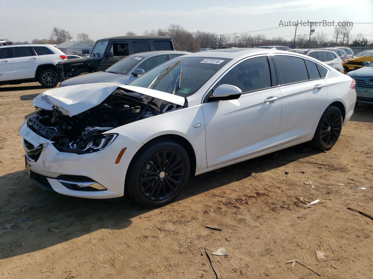 2018 Buick Regal Essence Белый vin: W04GR6SXXJ1124090