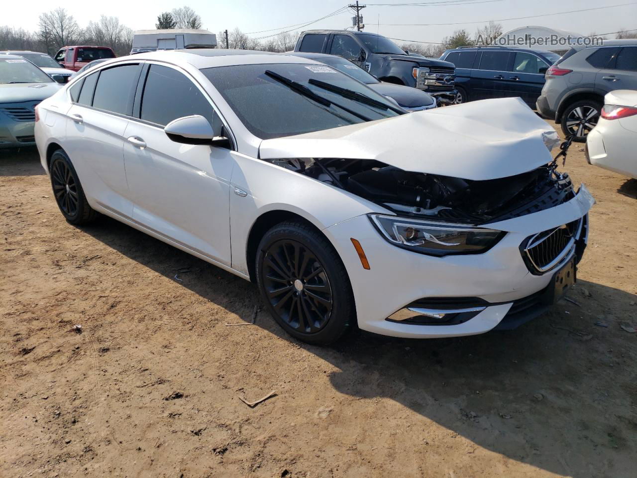 2018 Buick Regal Essence Белый vin: W04GR6SXXJ1124090