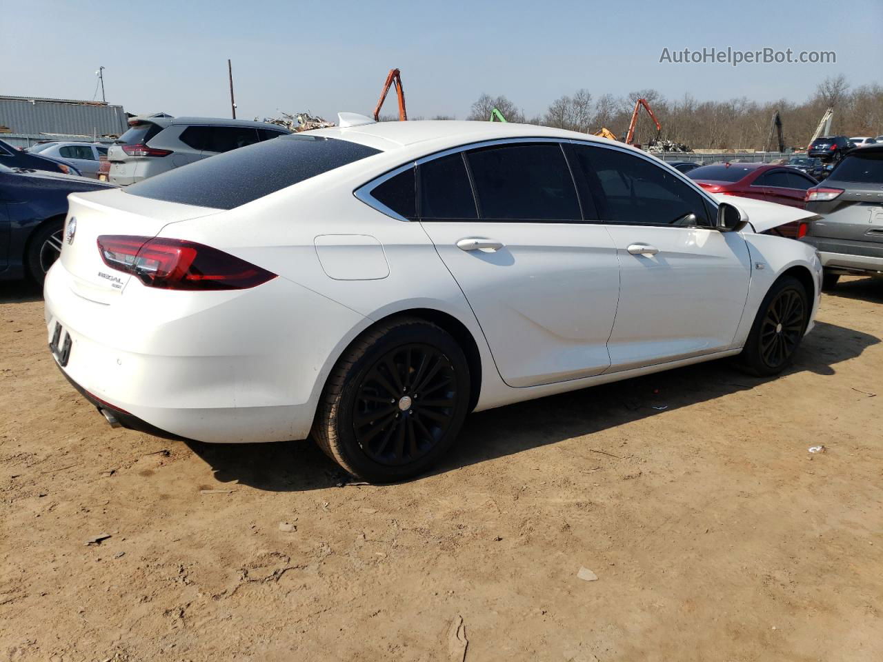 2018 Buick Regal Essence White vin: W04GR6SXXJ1124090