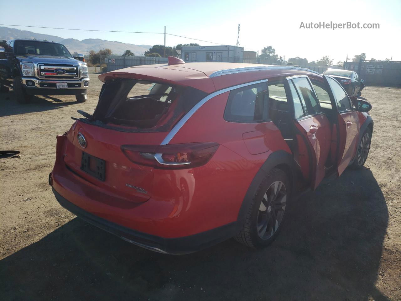 2018 Buick Regal Tourx Preferred Red vin: W04GU8SX6J1110360