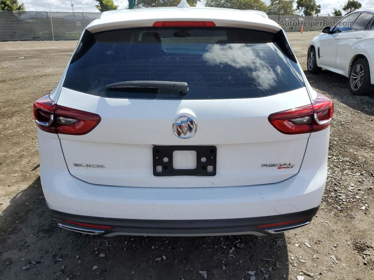 2018 Buick Regal Tourx Preferred White vin: W04GU8SX8J1113566