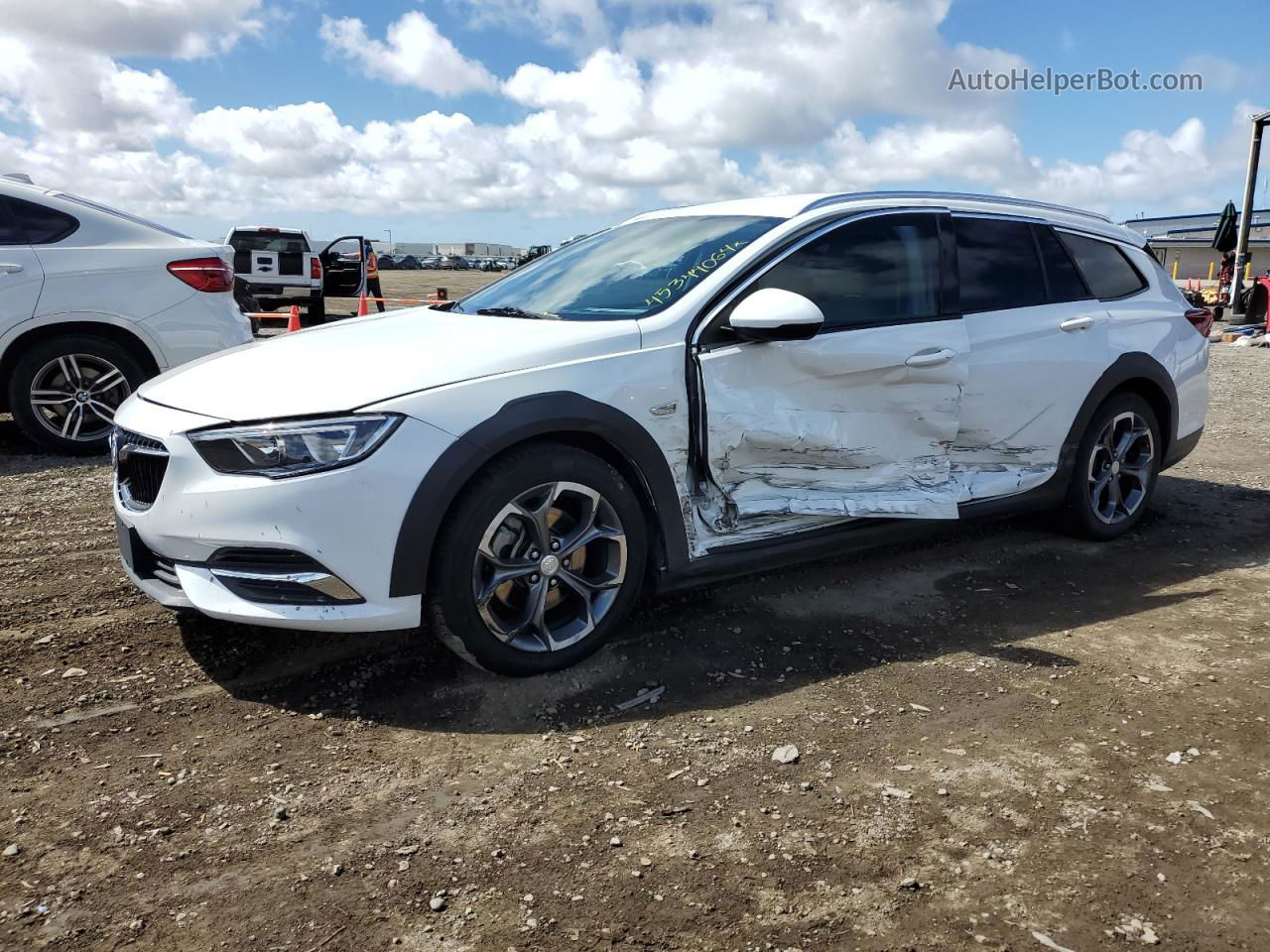 2018 Buick Regal Tourx Preferred White vin: W04GU8SX8J1113566