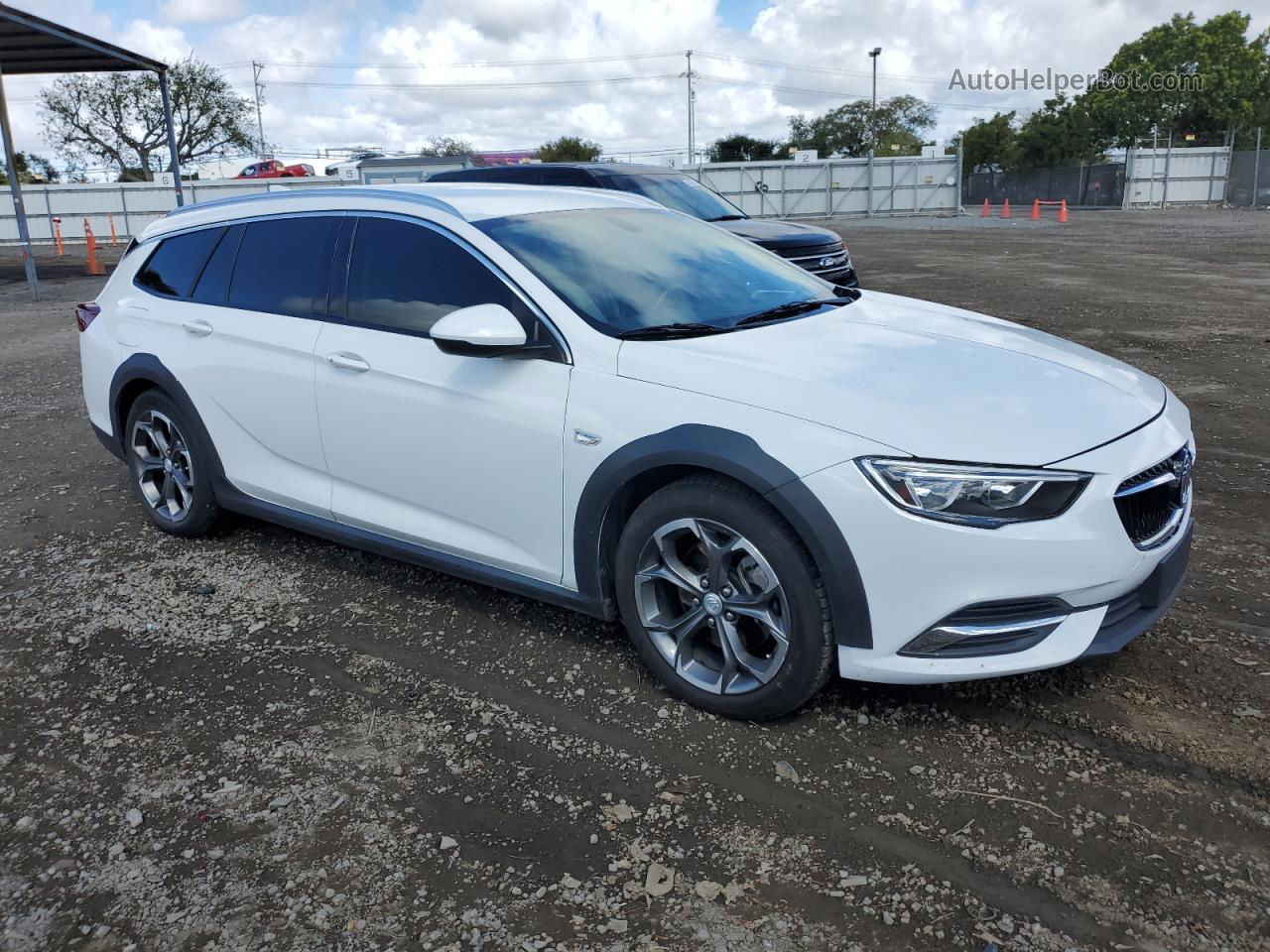 2018 Buick Regal Tourx Preferred White vin: W04GU8SX8J1113566