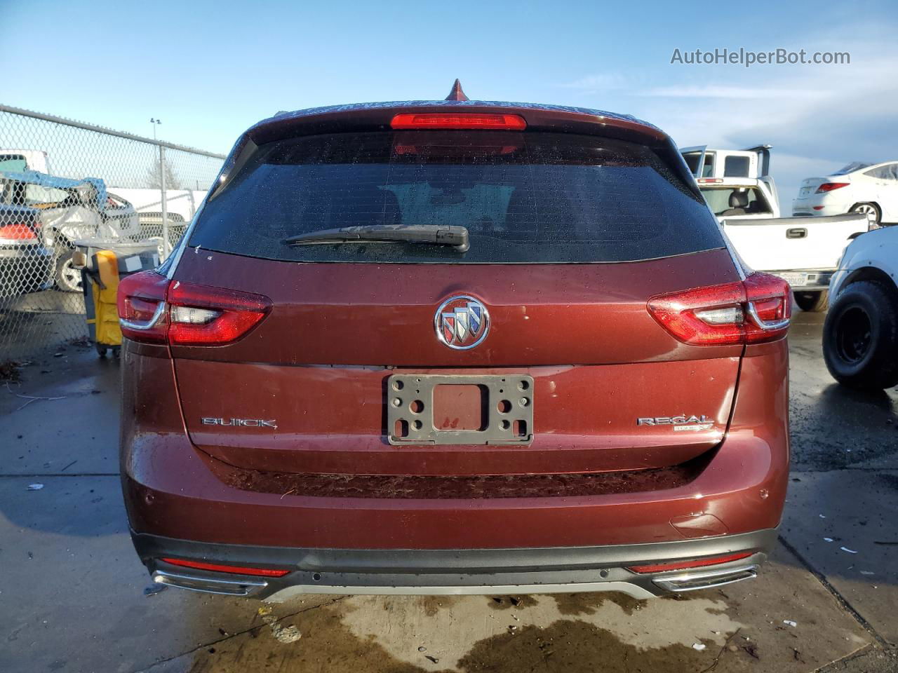 2018 Buick Regal Tourx Essence Maroon vin: W04GV8SX1J1153405