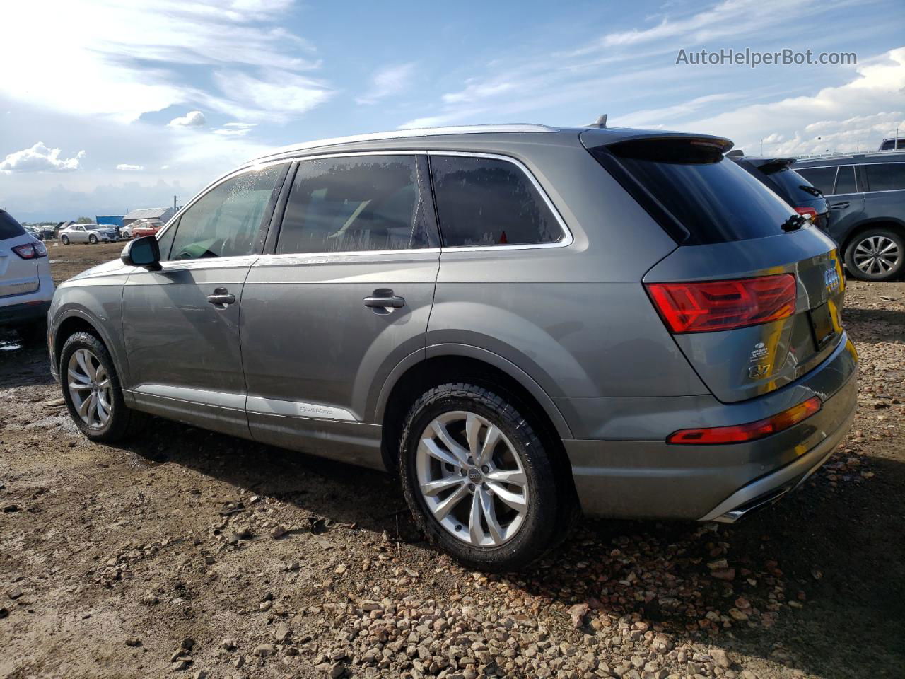 2017 Audi Q7 Premium Серый vin: WA1AHAF72HD043132