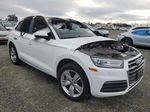 2018 Audi Q5 Premium White vin: WA1ANAFY0J2026008