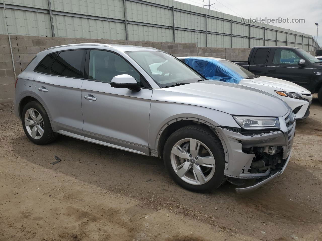 2018 Audi Q5 Premium Серебряный vin: WA1ANAFY3J2197805