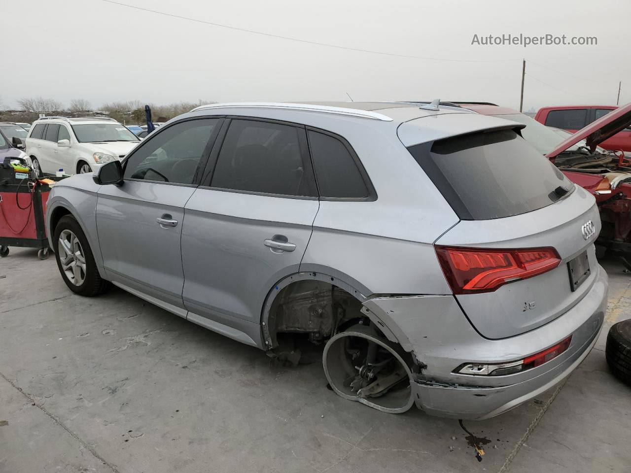 2018 Audi Q5 Premium Серебряный vin: WA1ANAFY6J2225001