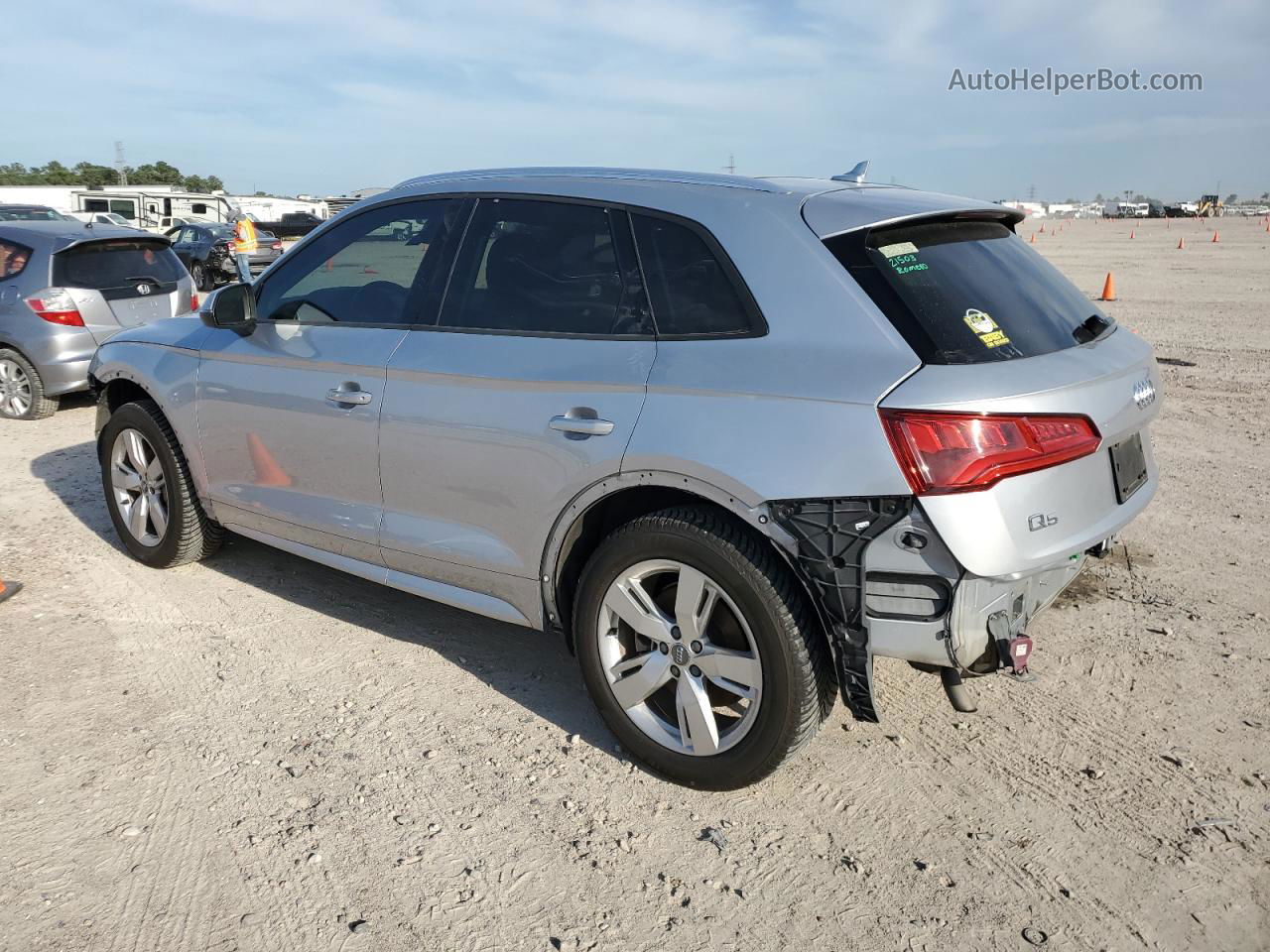 2018 Audi Q5 Premium Серебряный vin: WA1ANAFY9J2004802