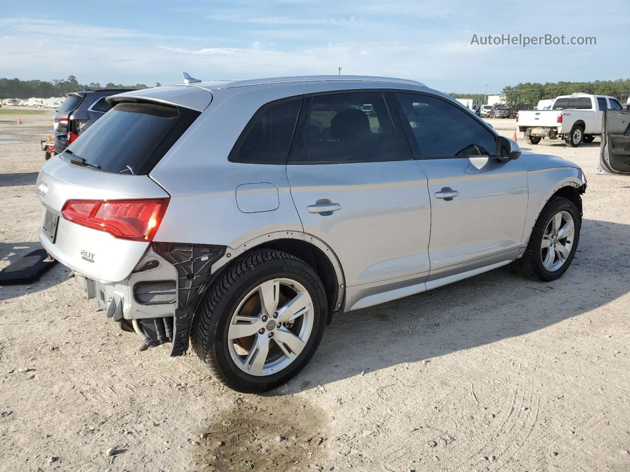 2018 Audi Q5 Premium Серебряный vin: WA1ANAFY9J2004802