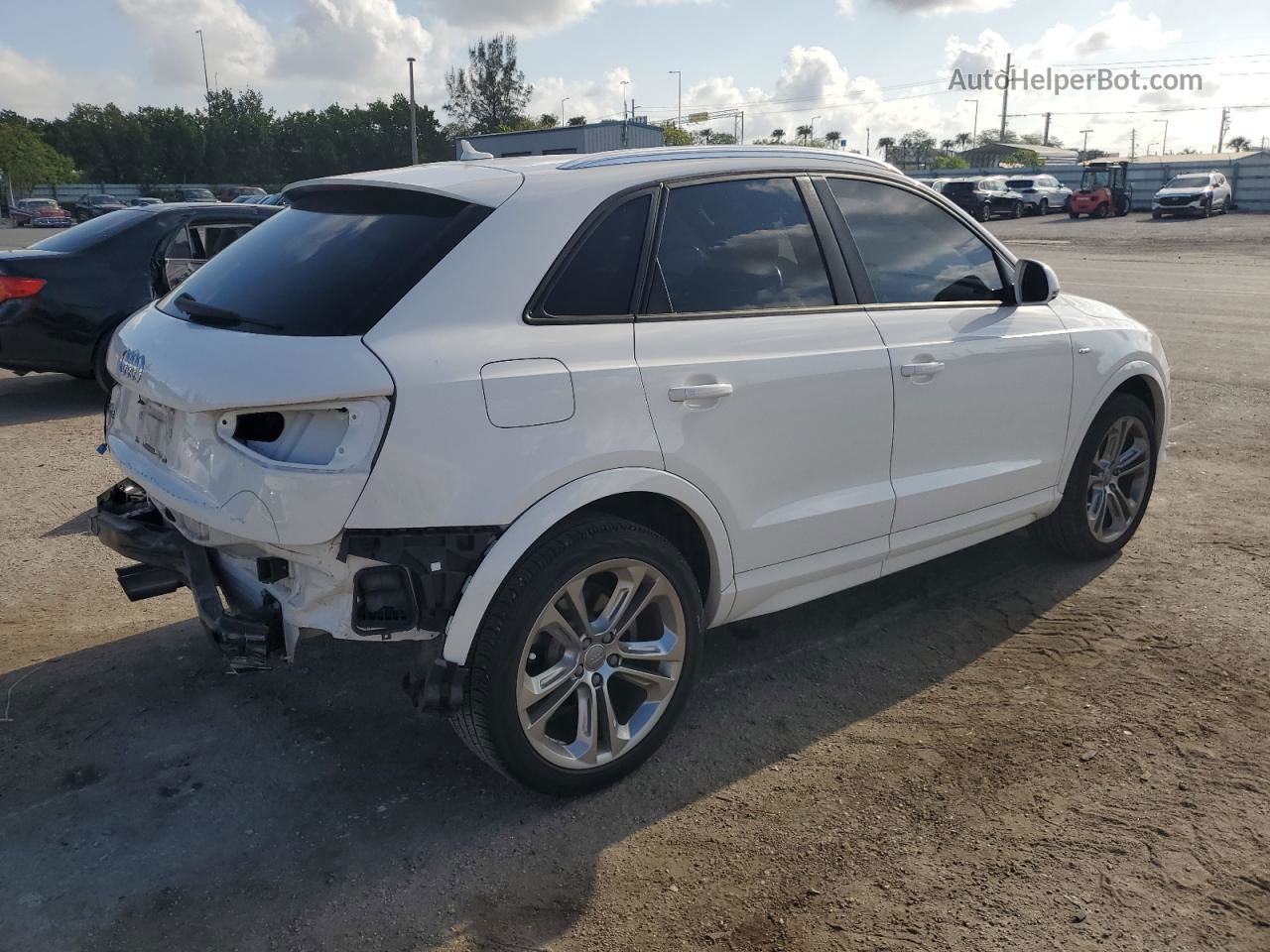 2018 Audi Q3 Premium White vin: WA1BCCFS0JR015521