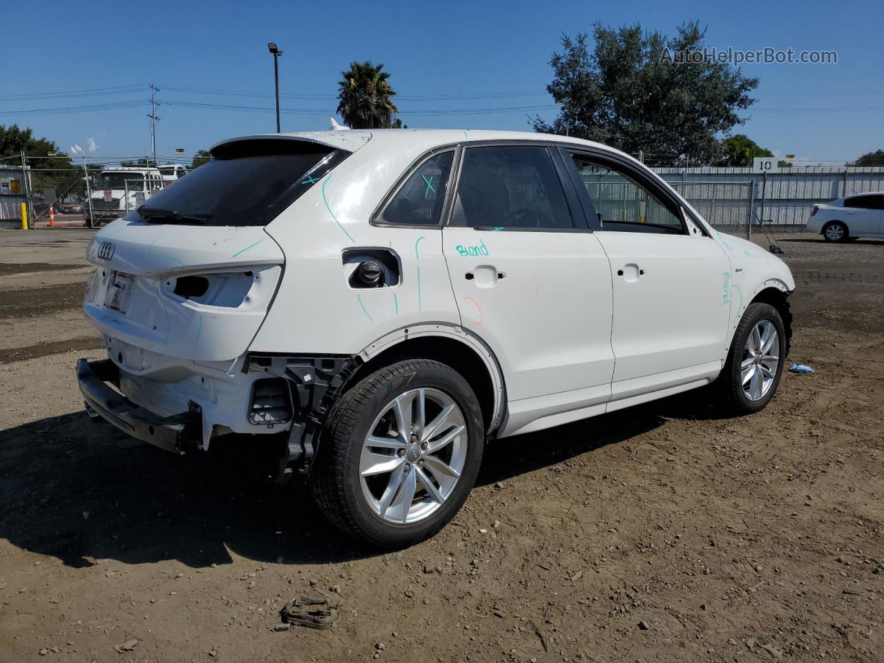 2018 Audi Q3 Premium White vin: WA1BCCFS1JR028651