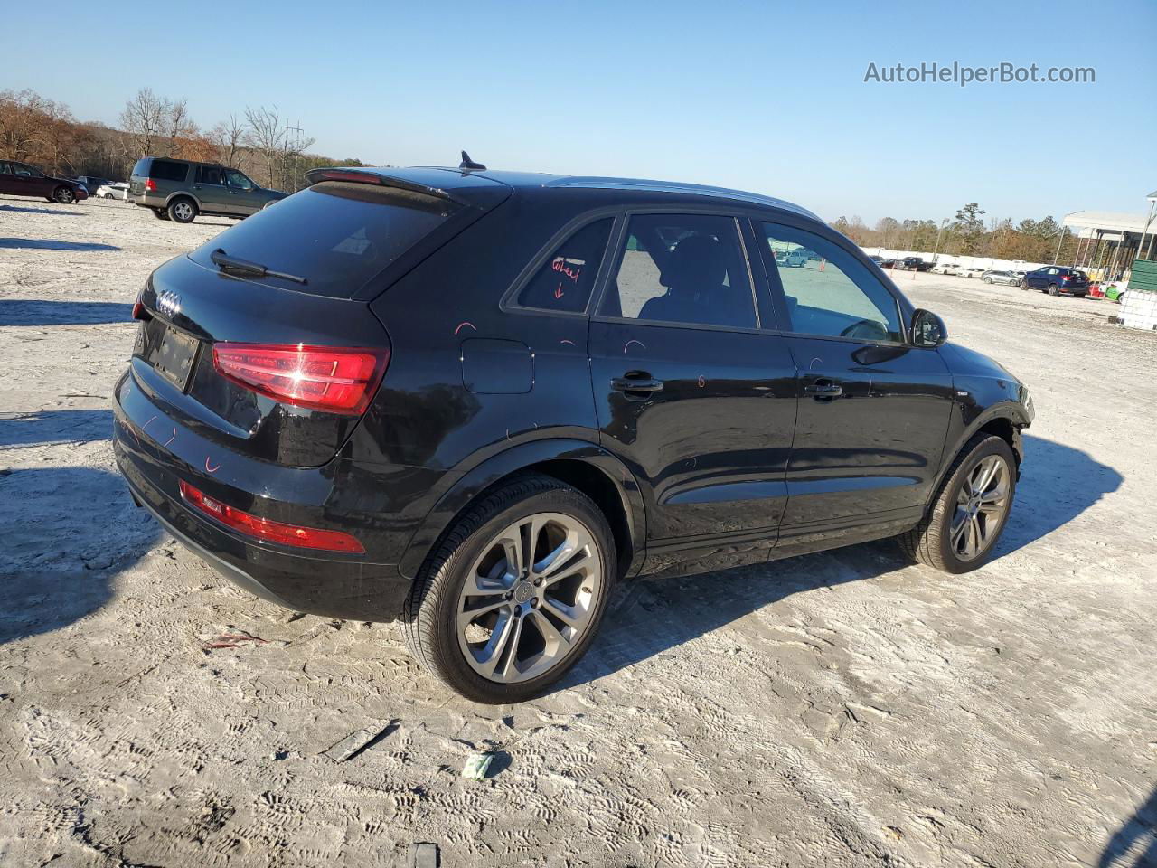 2018 Audi Q3 Premium Черный vin: WA1BCCFS2JR022891