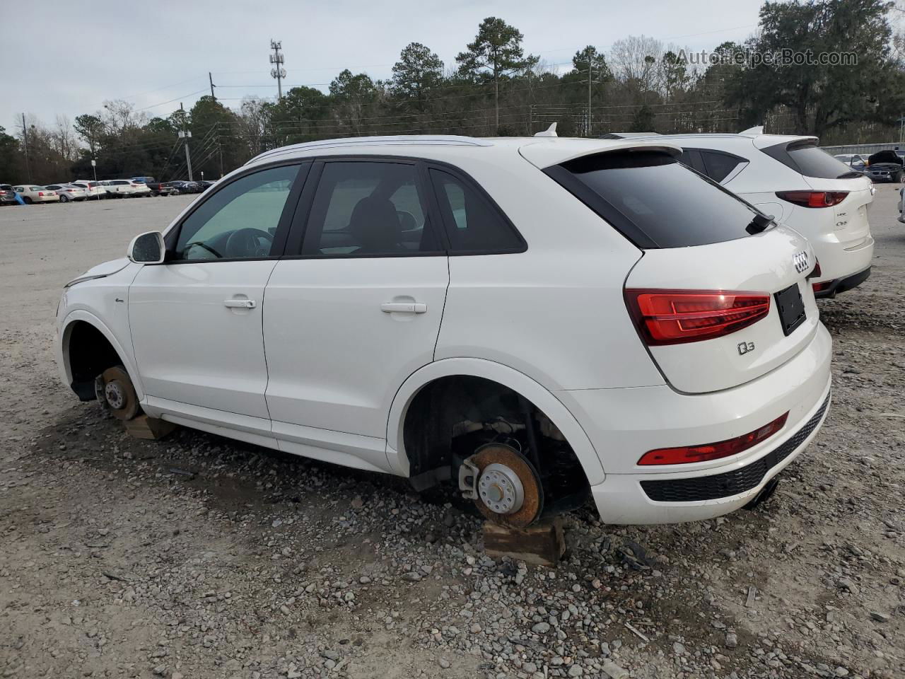 2018 Audi Q3 Premium Белый vin: WA1BCCFS4JR031656