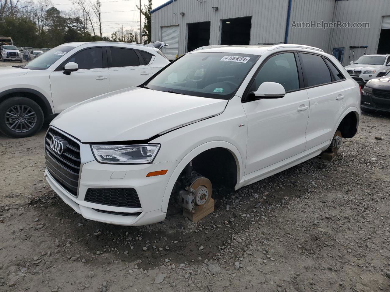 2018 Audi Q3 Premium Белый vin: WA1BCCFS4JR031656