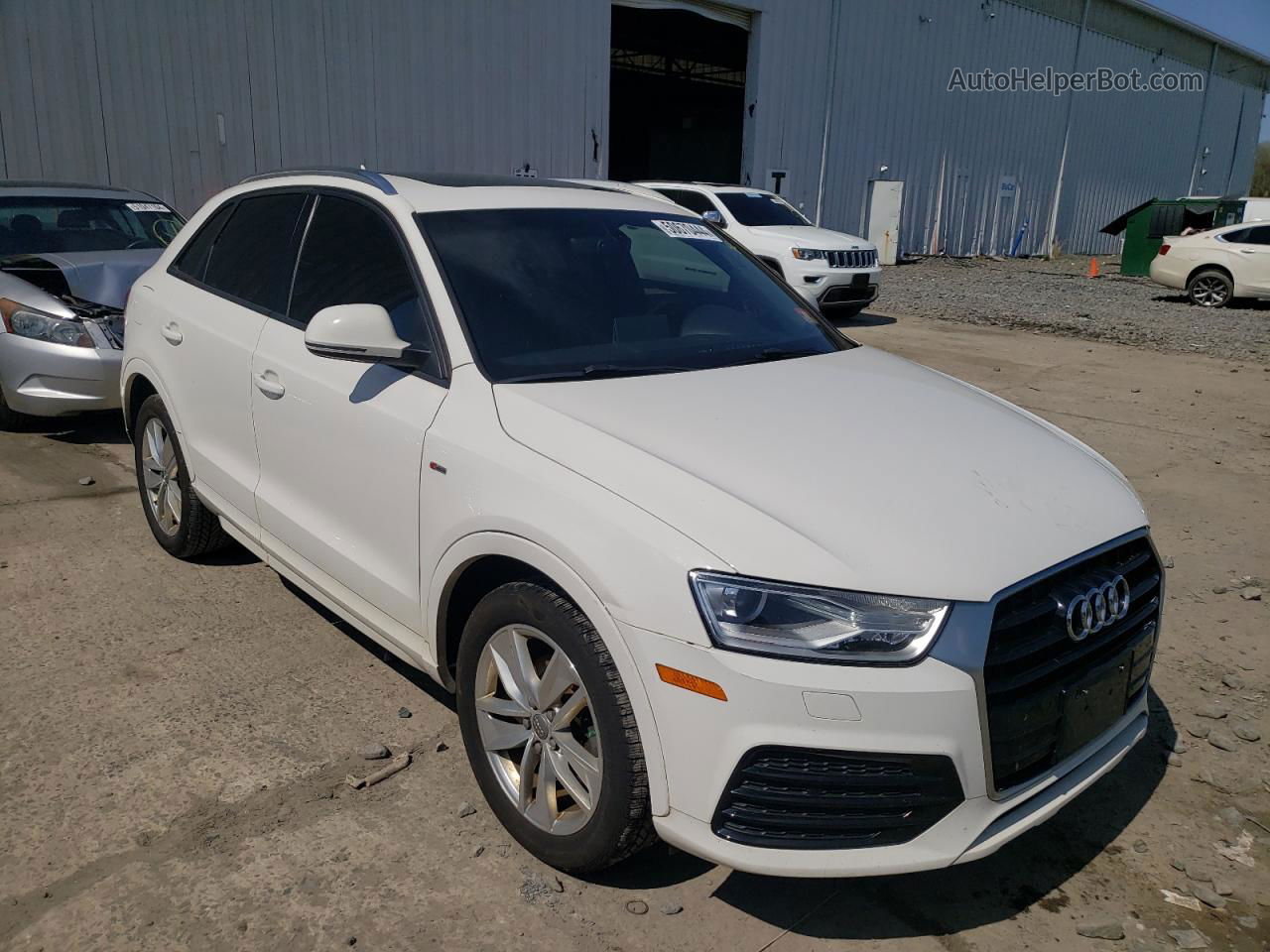 2018 Audi Q3 Premium Белый vin: WA1BCCFS6JR001543