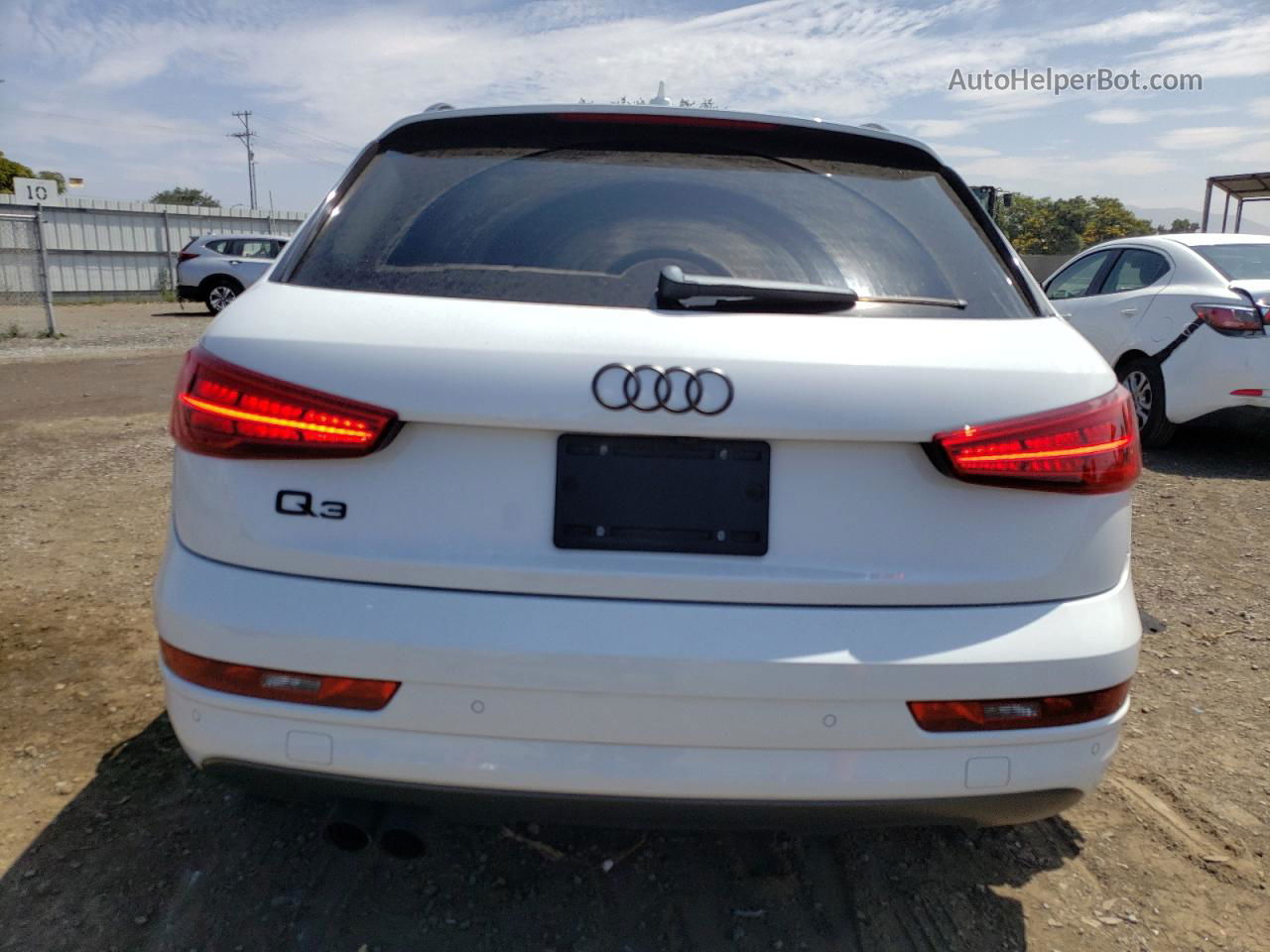 2018 Audi Q3 Premium White vin: WA1BCCFS6JR007147